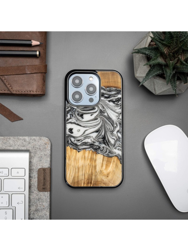 Resin & Wood iPhone 15 series case – 4 Elements – Earth