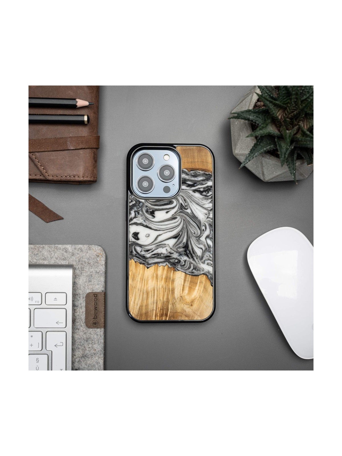 Resin & Wood iPhone 15 series case – 4 Elements – Earth