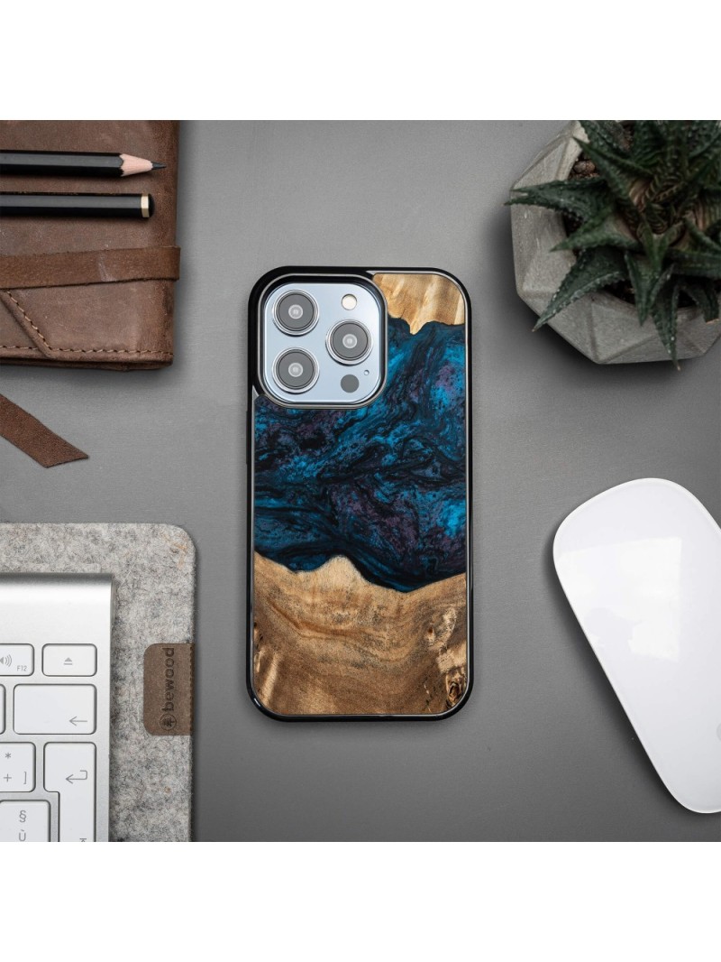 Resin & Wood iPhone 15 series case – Planets - Neptune