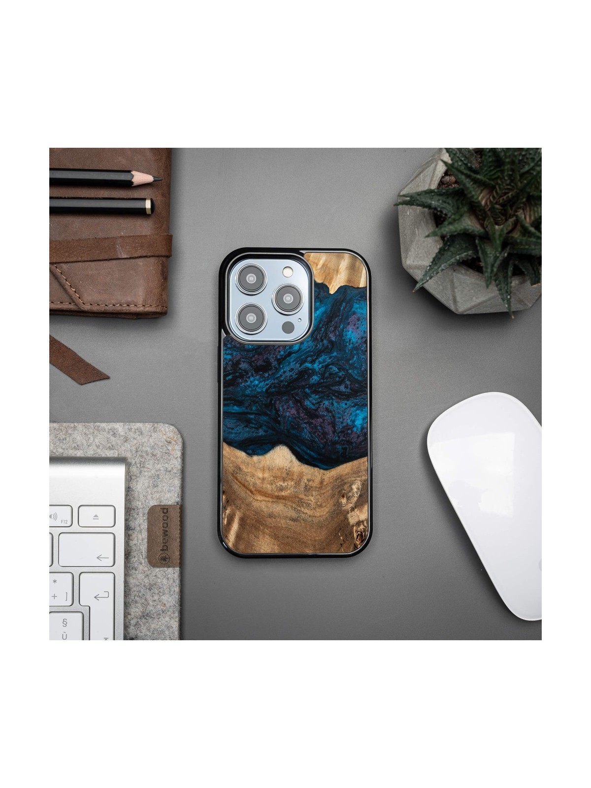 Resin & Wood iPhone 15 series case – Planets - Neptune