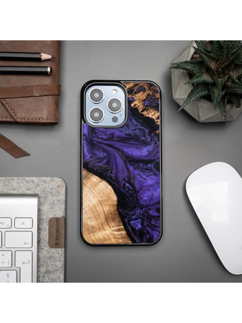 Resin & Wood iPhone 15 series case – Violet