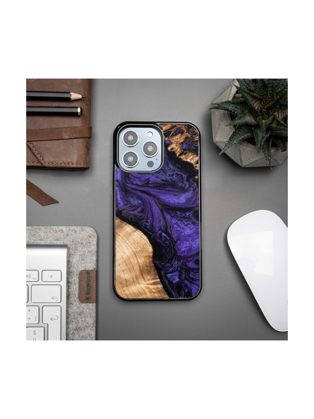 Resin & Wood iPhone 15 series case – Violet